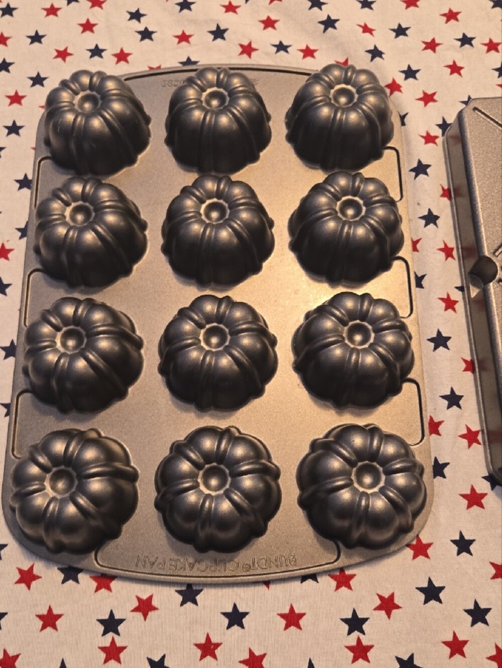 Non-Brand Black Nonstick Flower Muffin Pan & Brownie Wedge Pan Set - Picture 4 of 5
